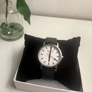 MONDAINE CLASSIC WATCH WOMAN 30MM